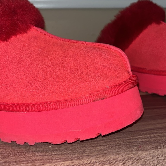 UGG Disquette Red Fluffy Slippers - Picture 13 of 16